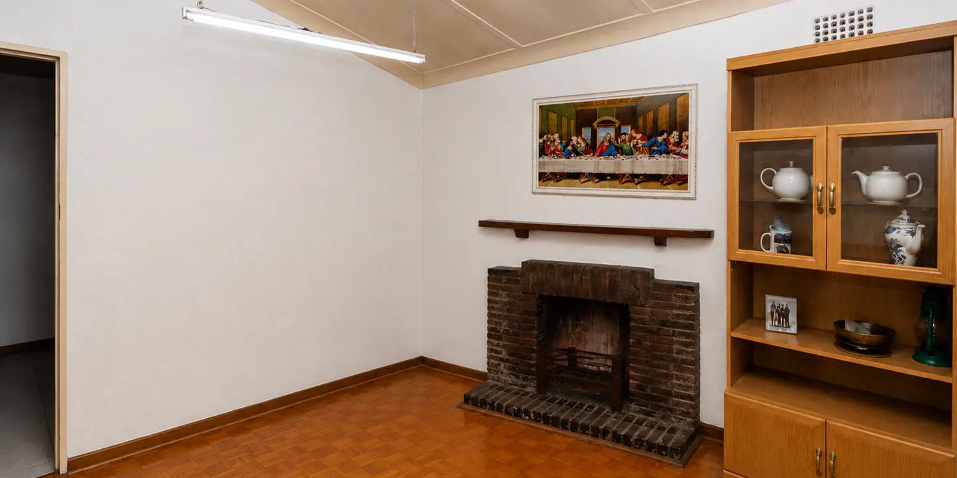 Image 4 of 6