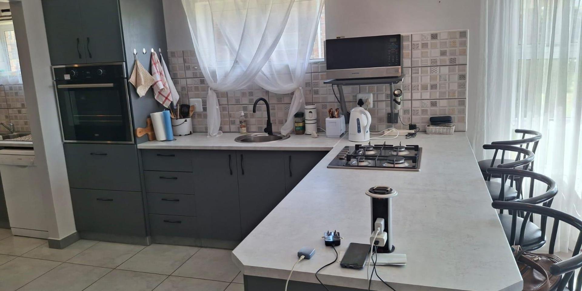 Image 4 of 6