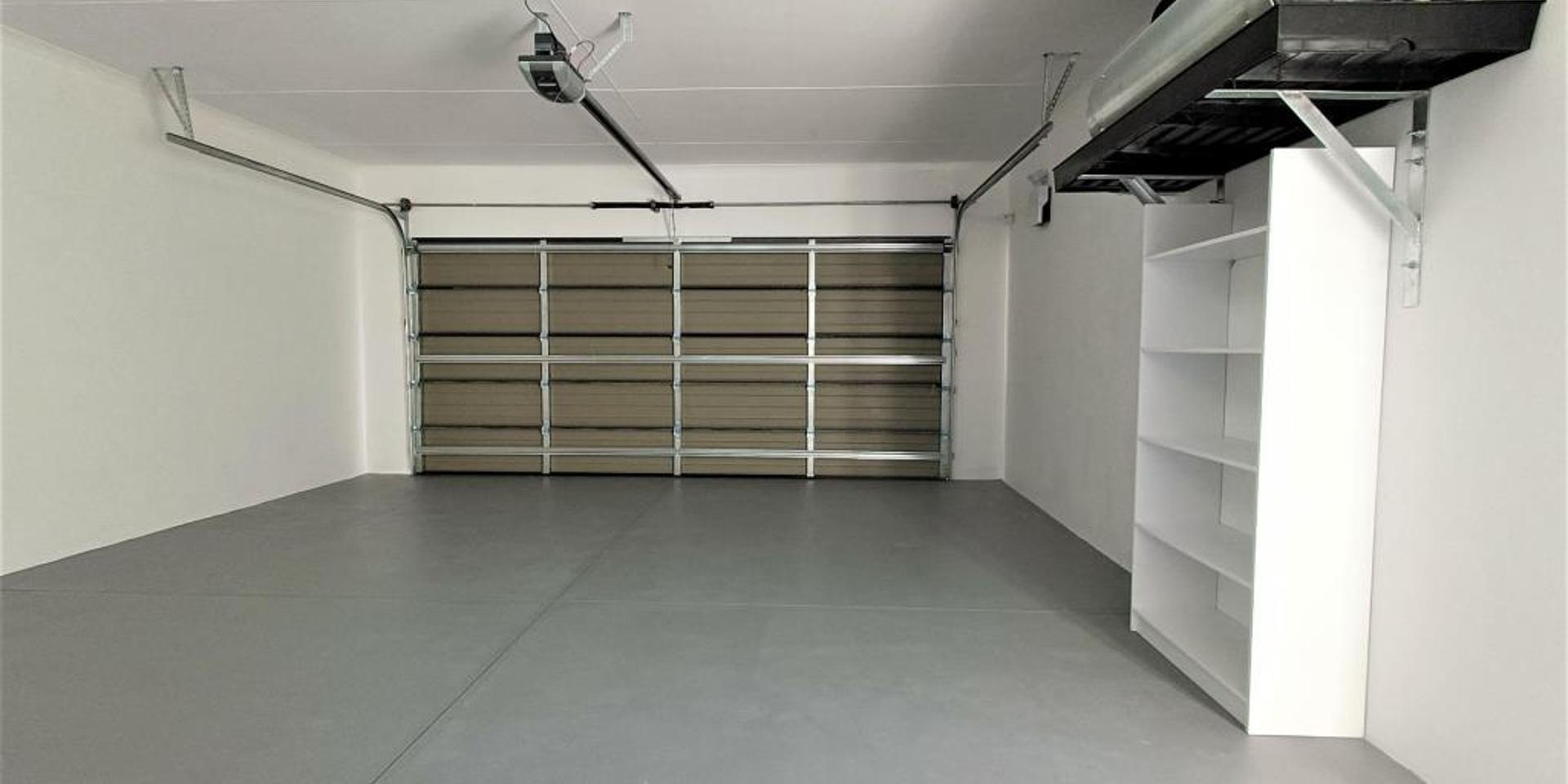 Image 2 of 6