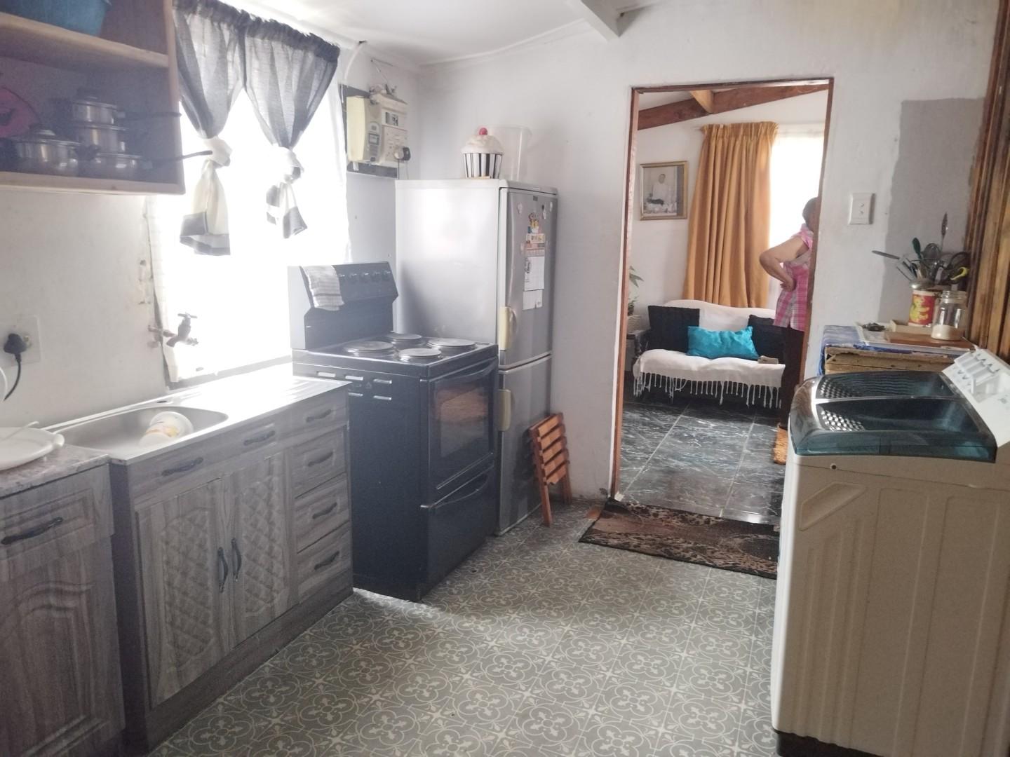 Image 4 of 6