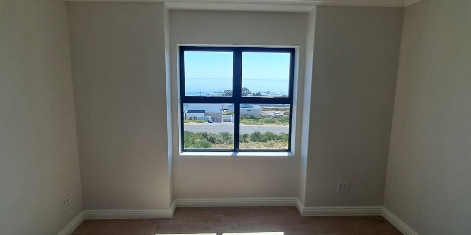 Image 3 of 6