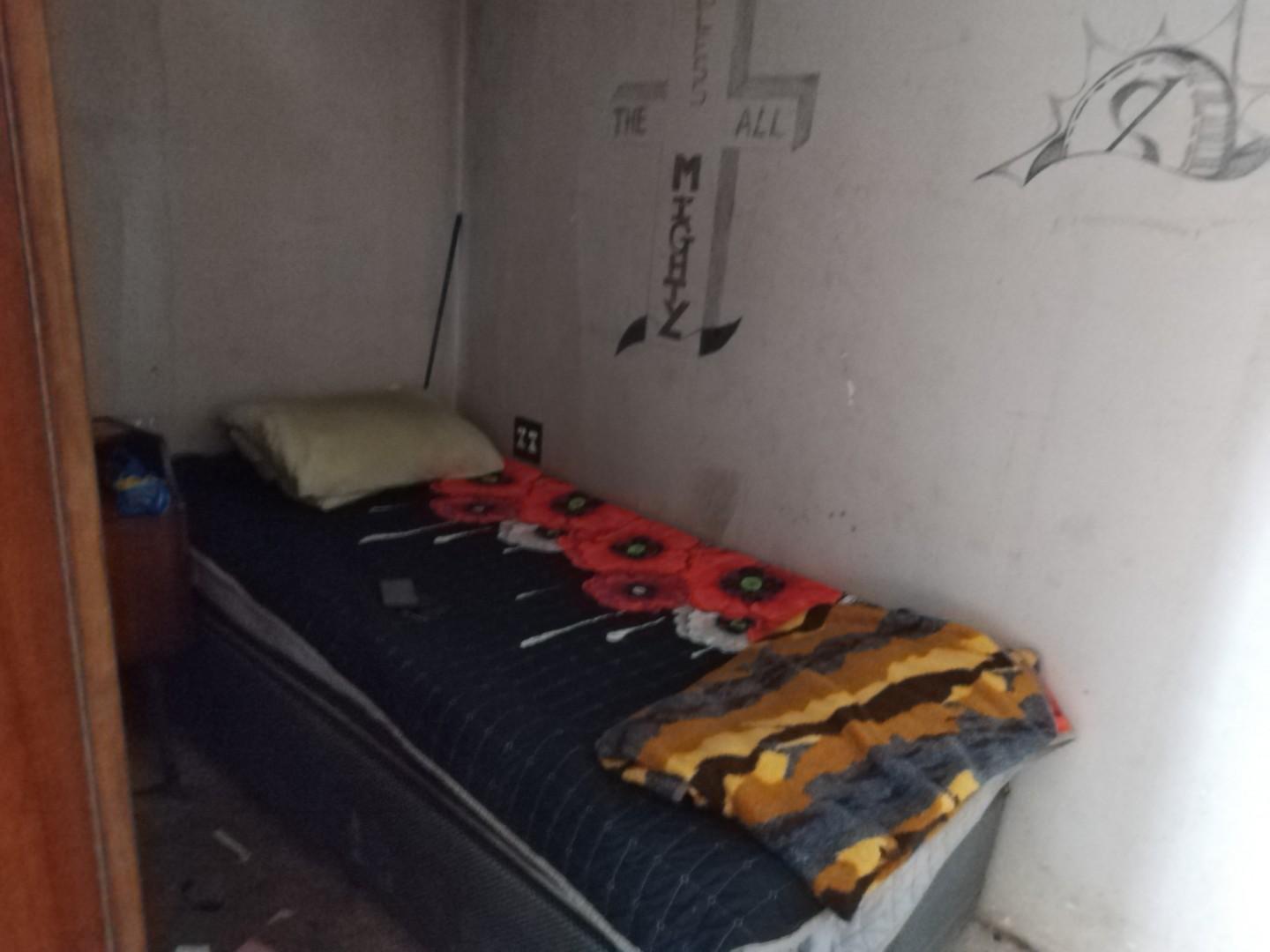Image 4 of 6