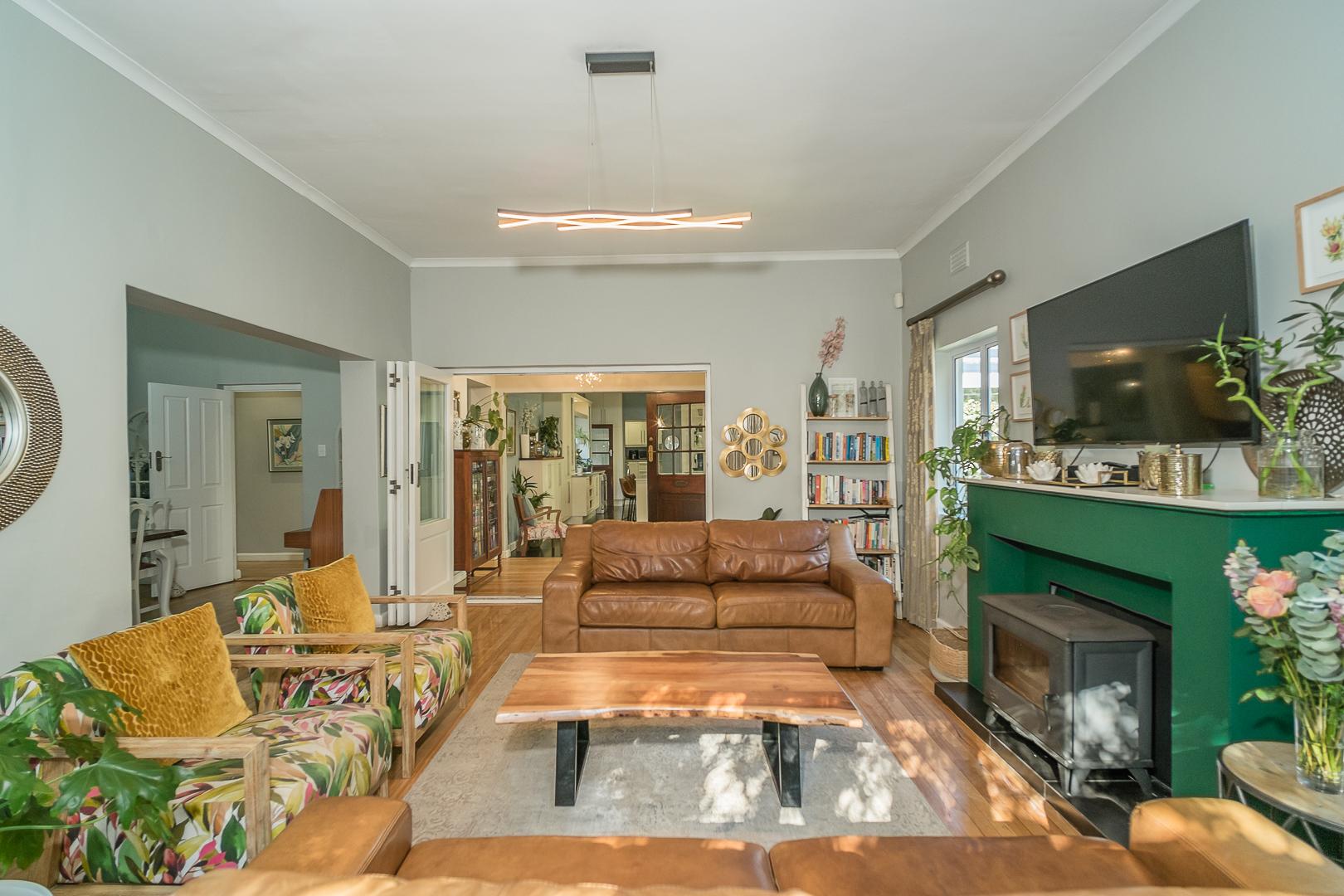 Image 4 of 6