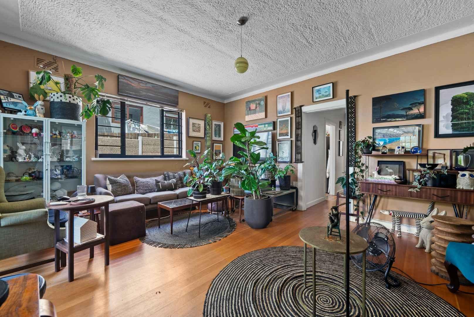 Image 4 of 6