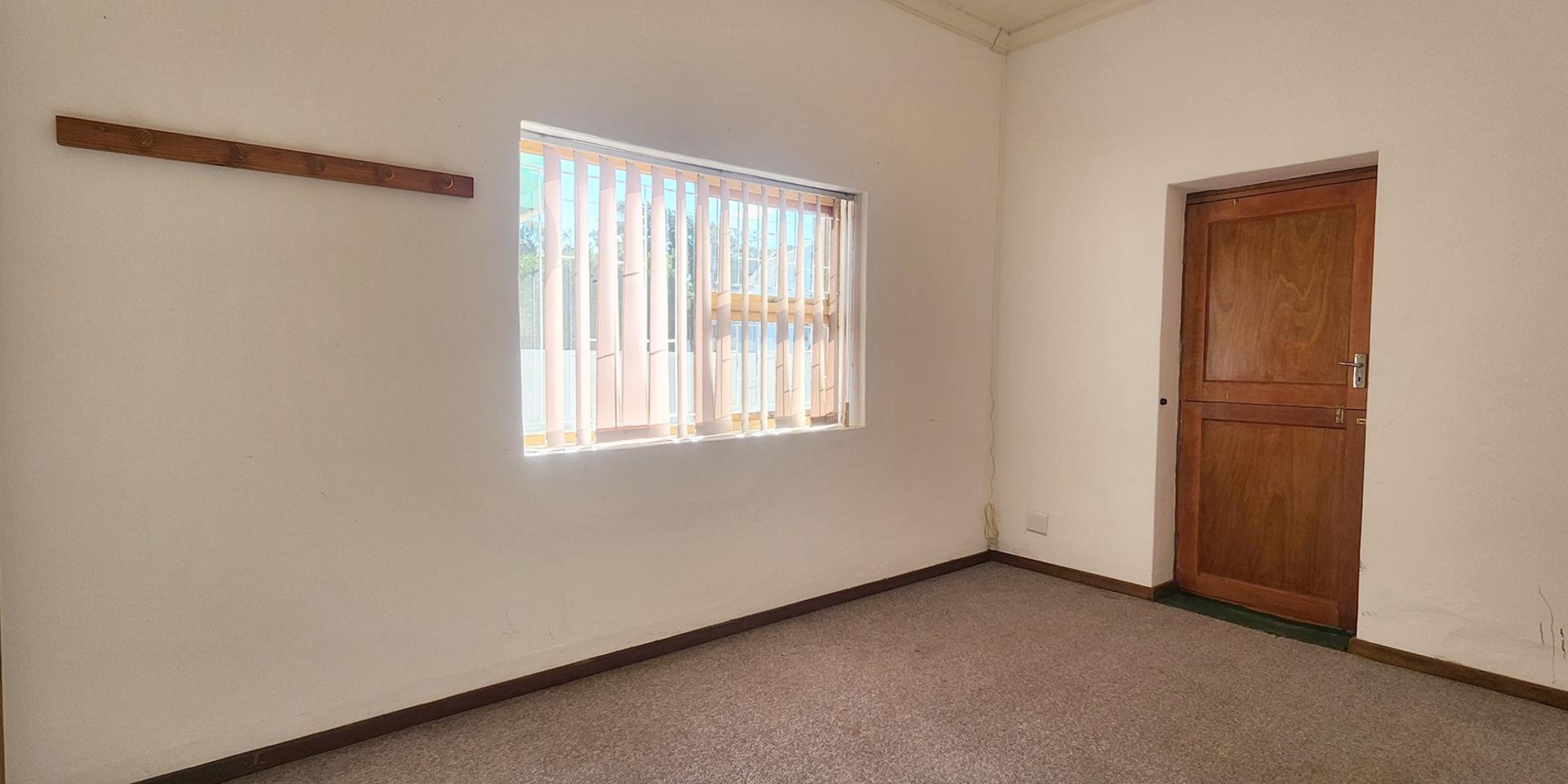 Image 2 of 6