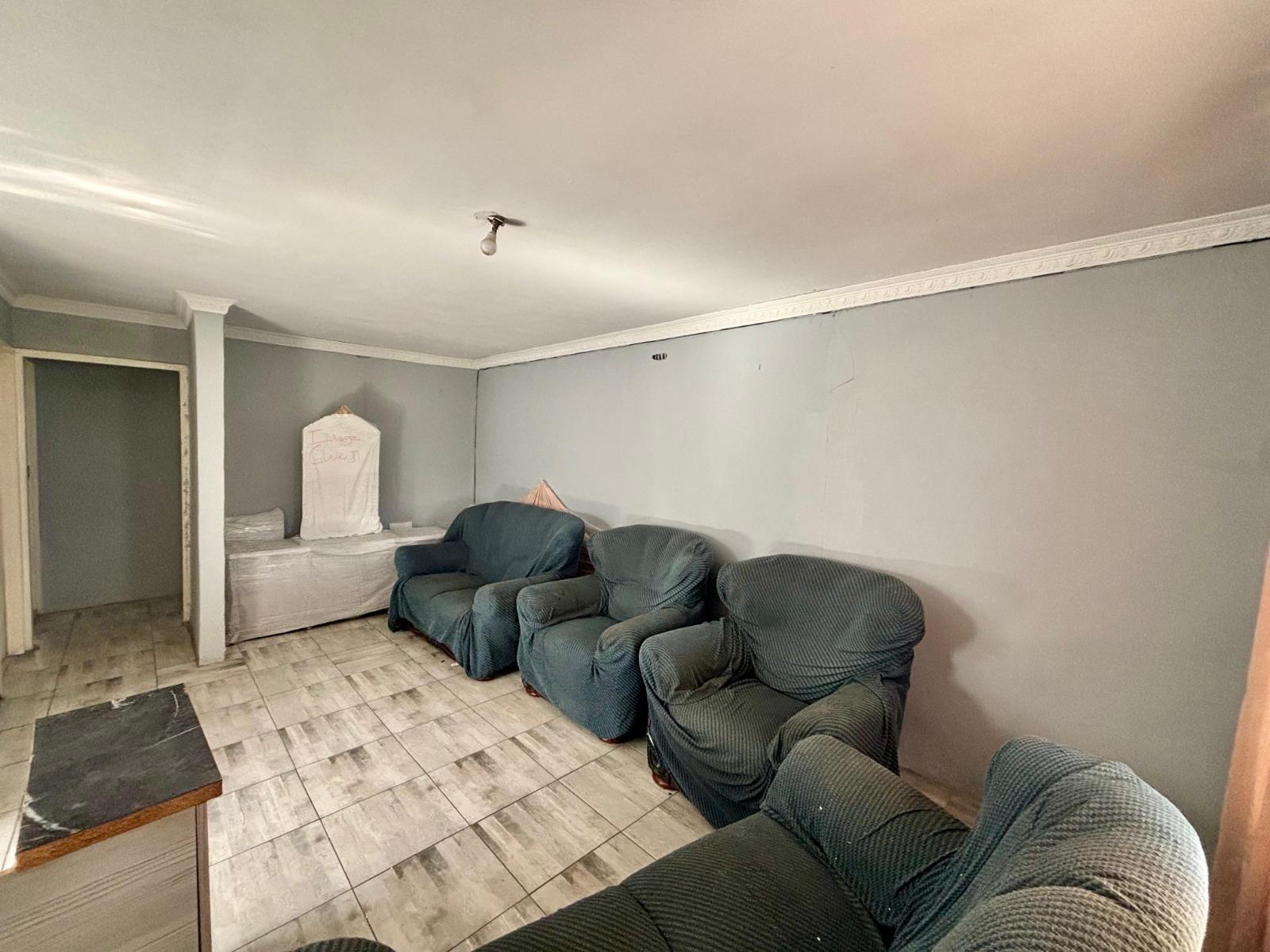 Image 4 of 6