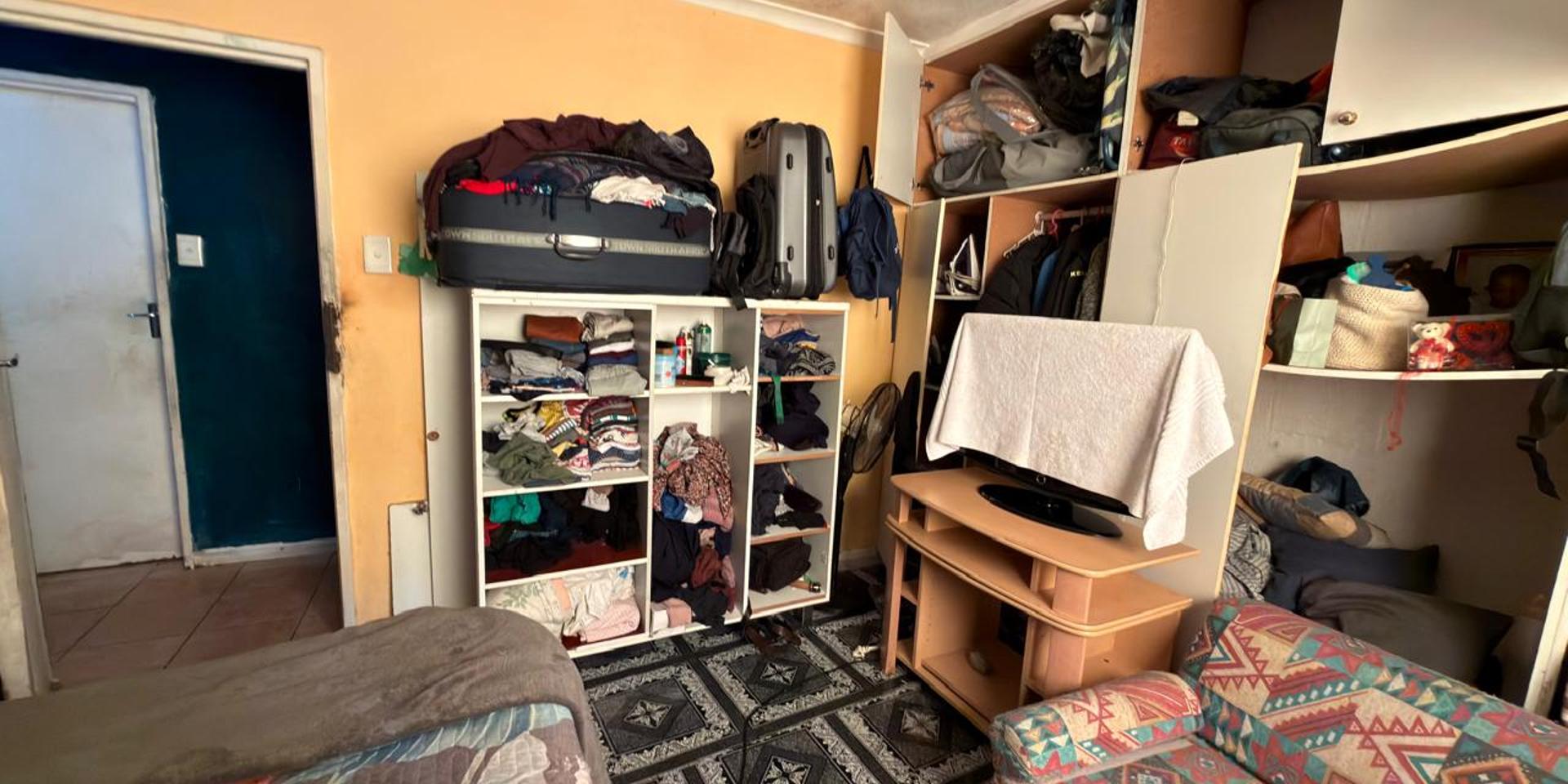 Image 3 of 6