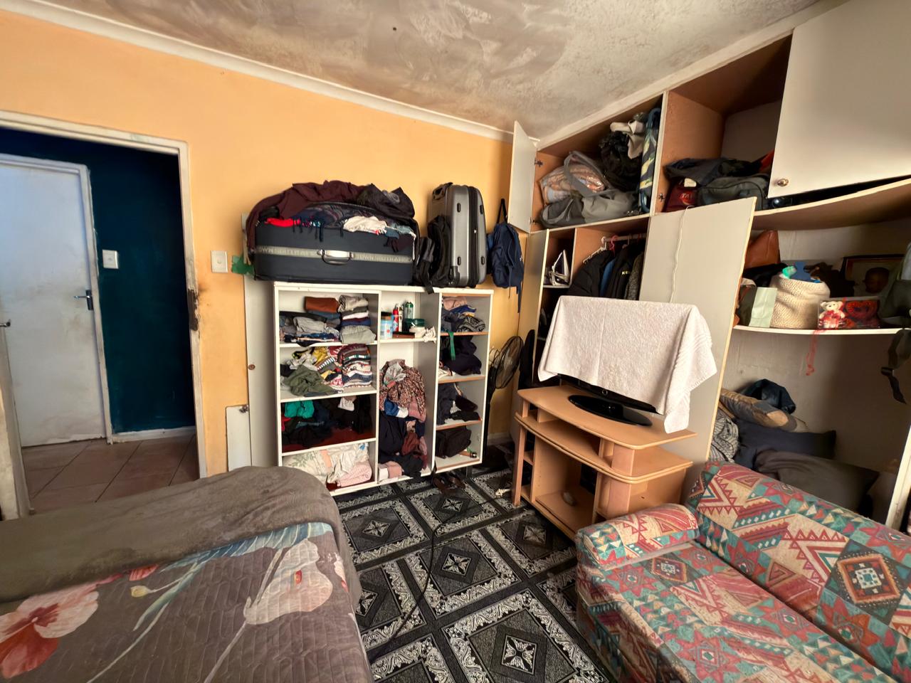 Image 3 of 6