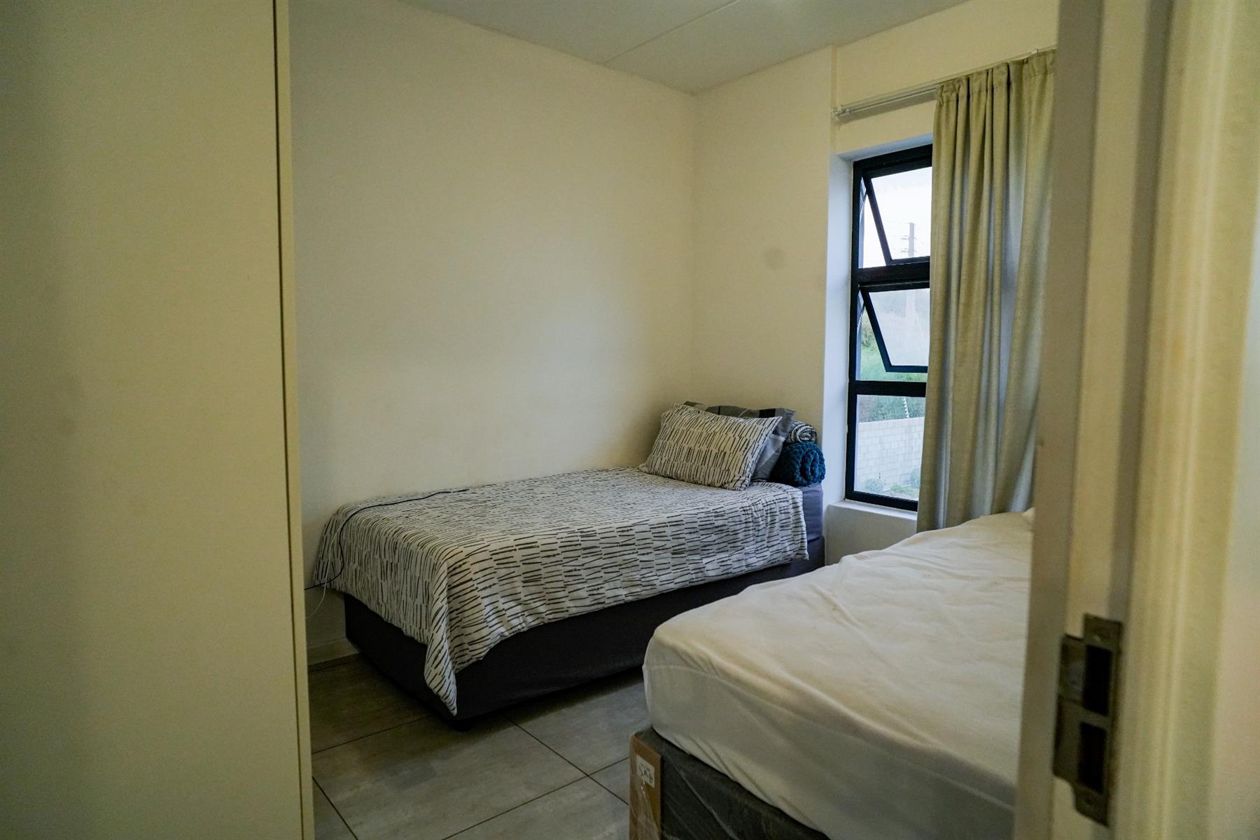 Image 4 of 6