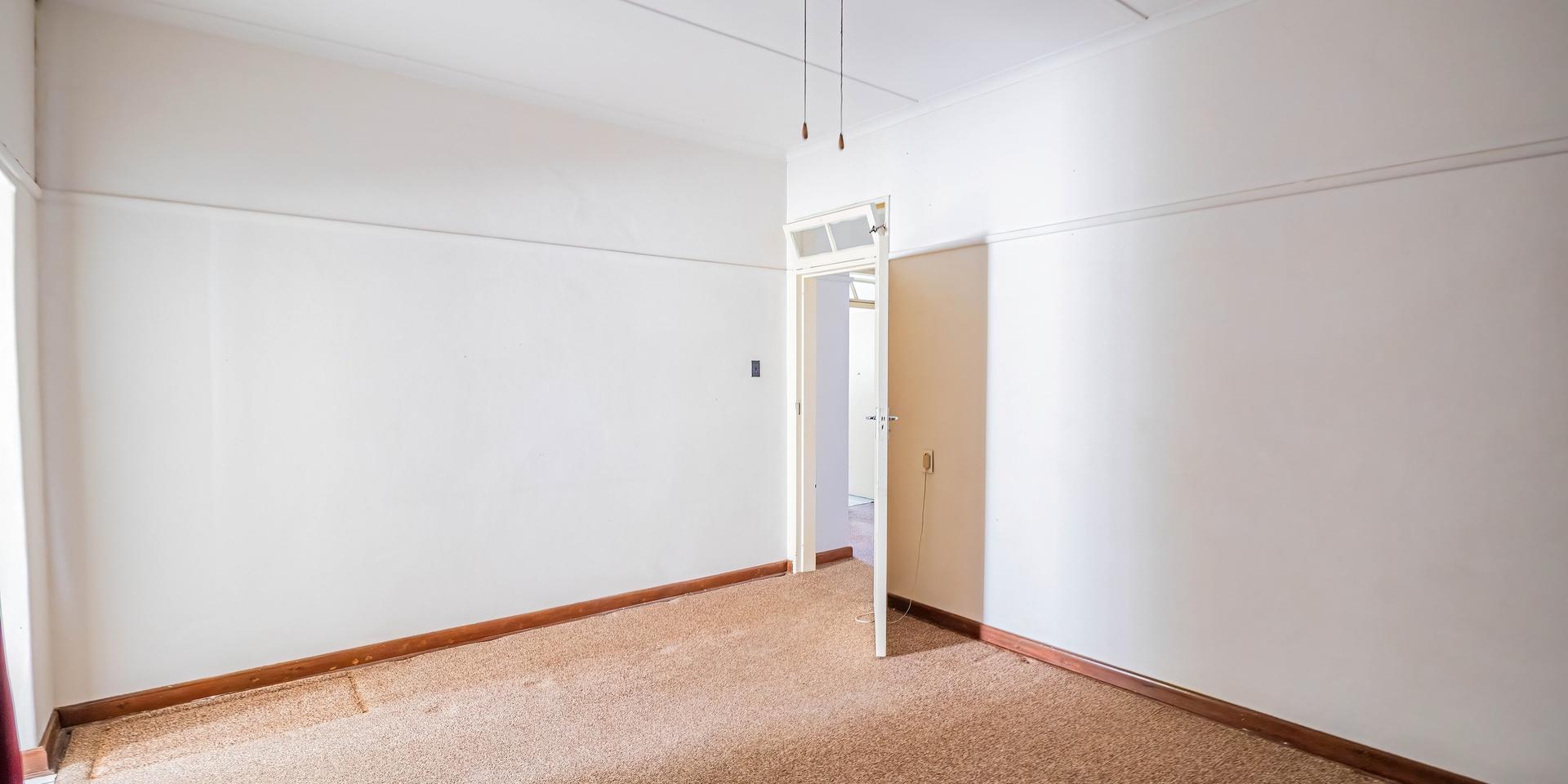 Image 4 of 6