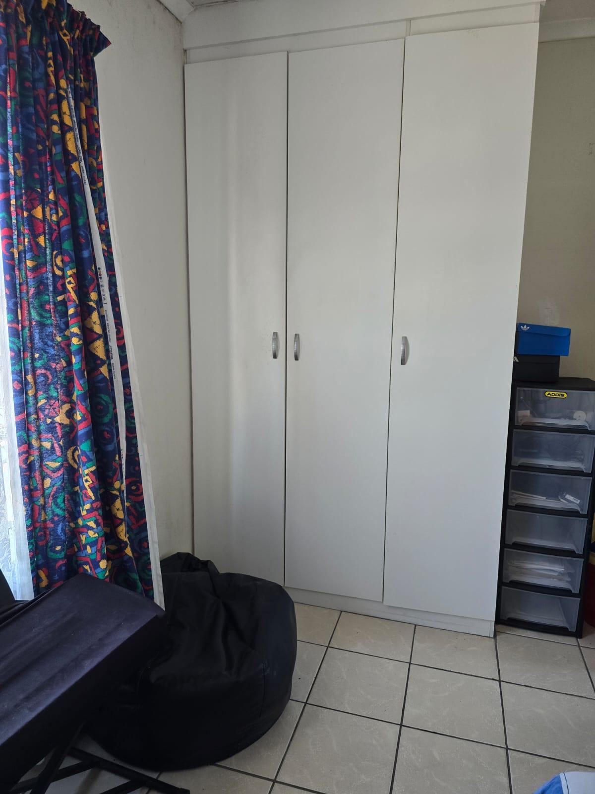 Image 4 of 6