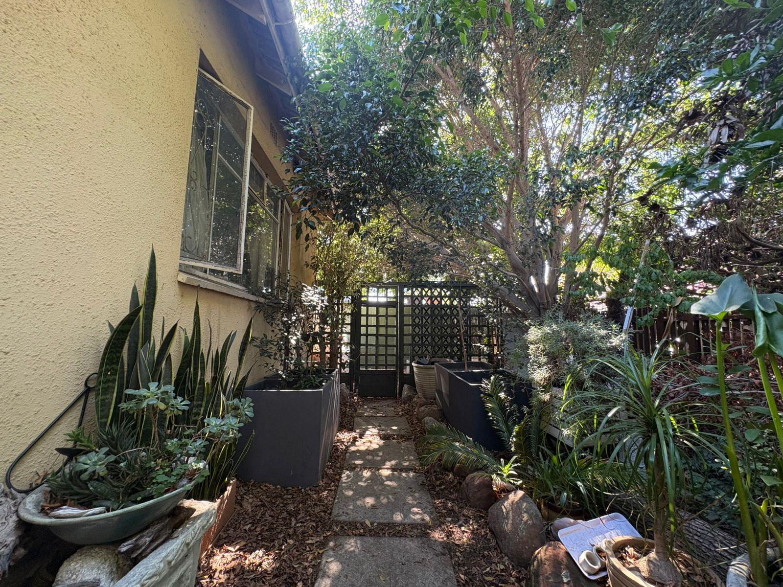 Image 4 of 6