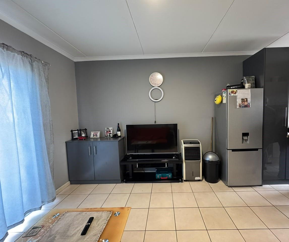 Image 5 of 6