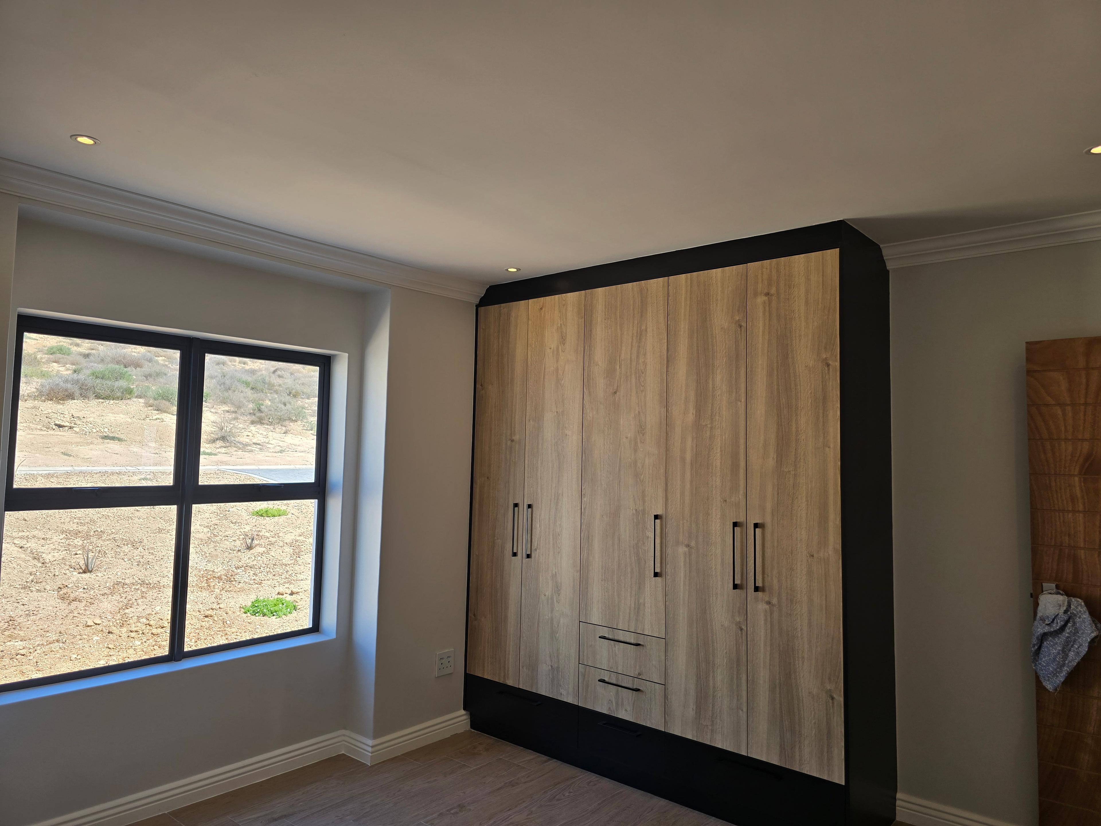 Image 4 of 6