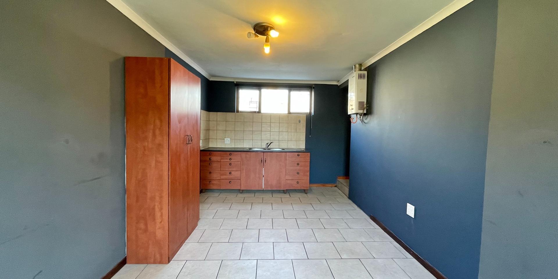 Image 4 of 6