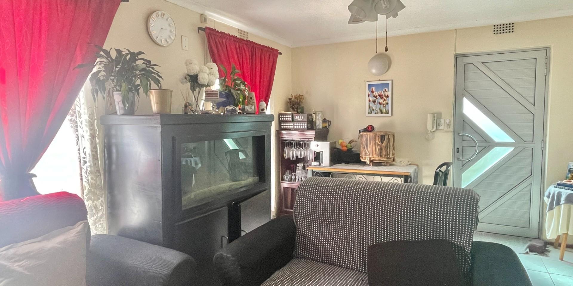 Image 4 of 6