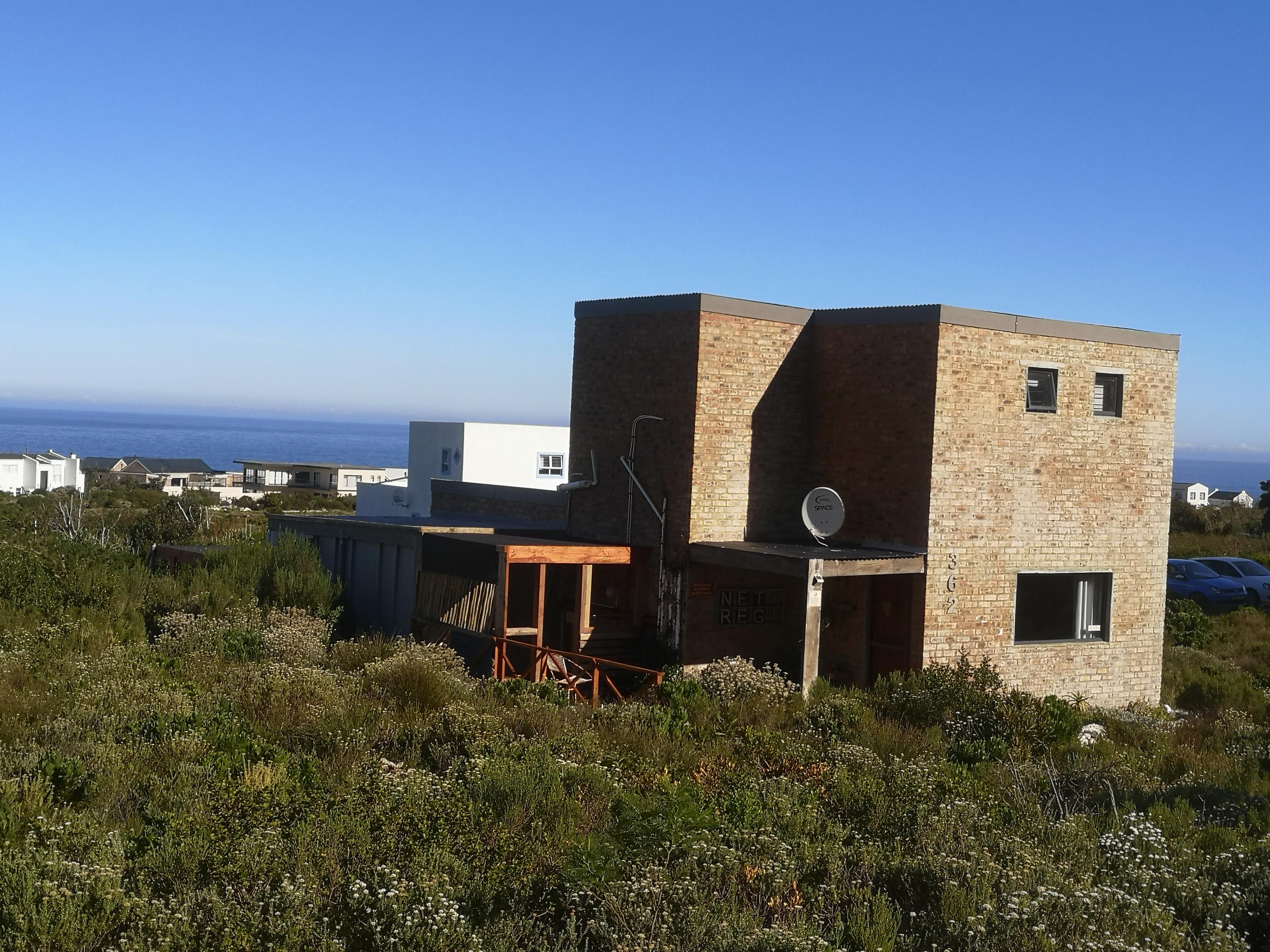 Image 2 of 6