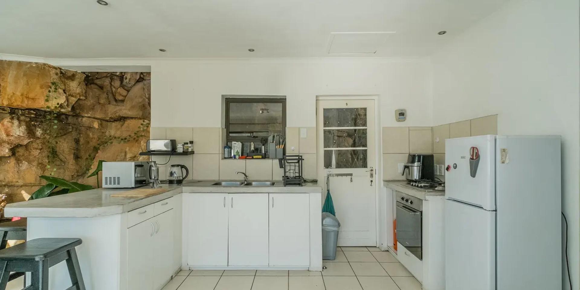 Image 4 of 6