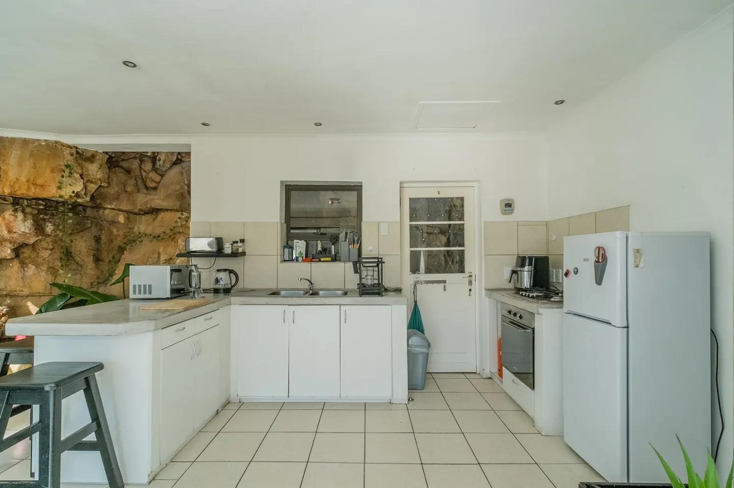 Image 4 of 6