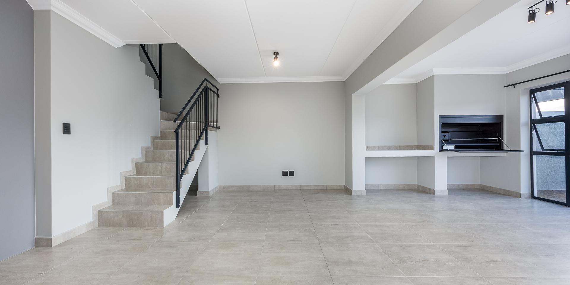 Image 4 of 6
