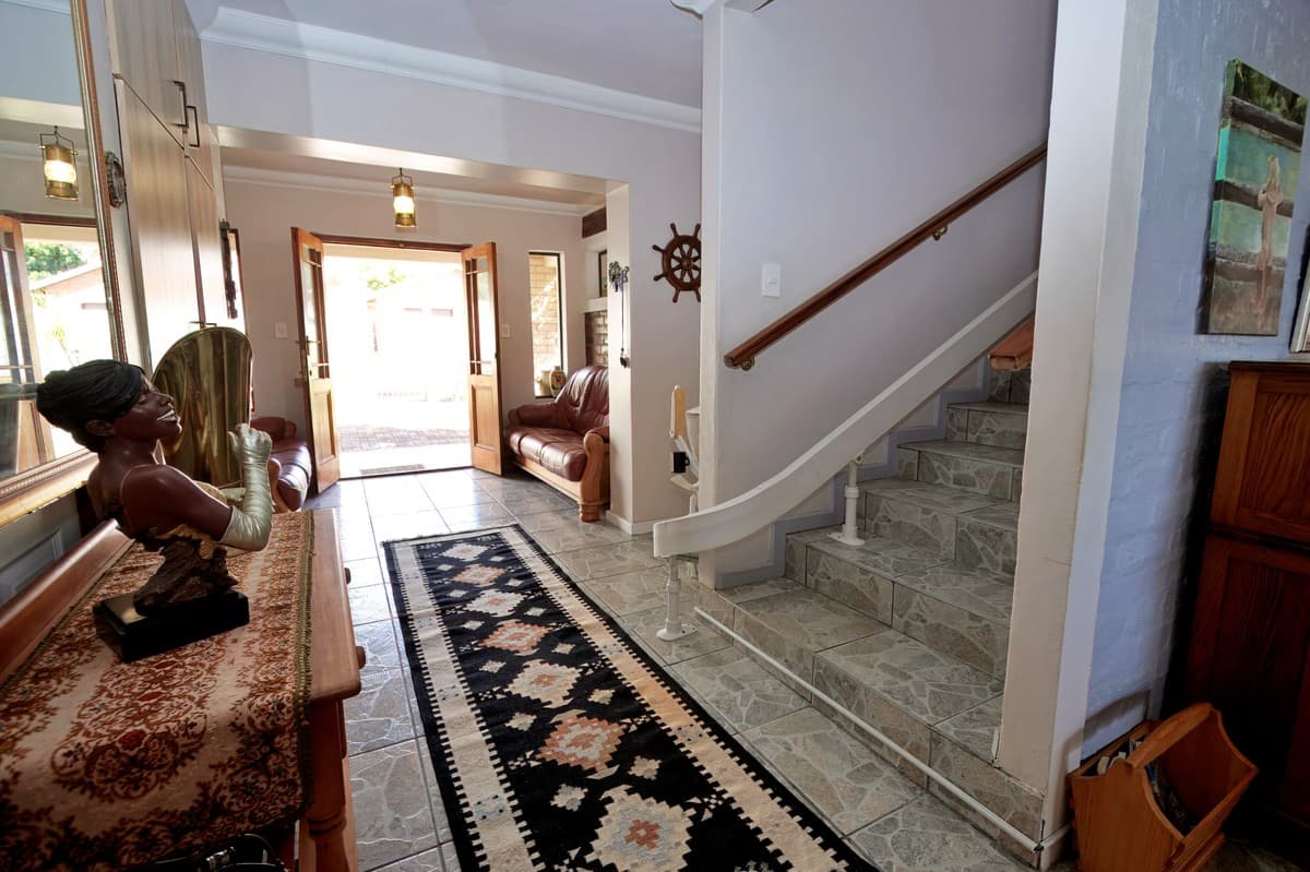 Image 4 of 6