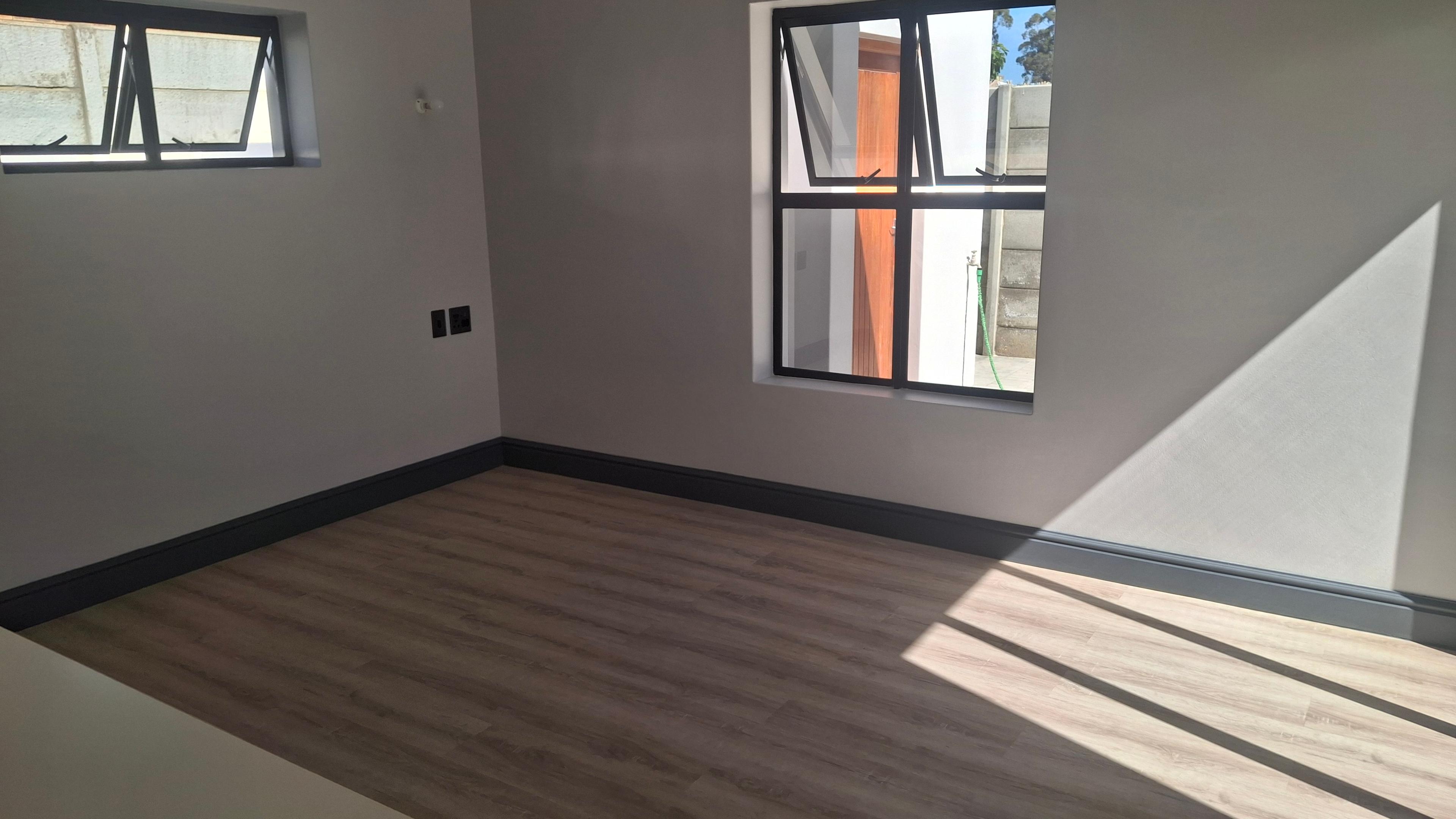 Image 4 of 6