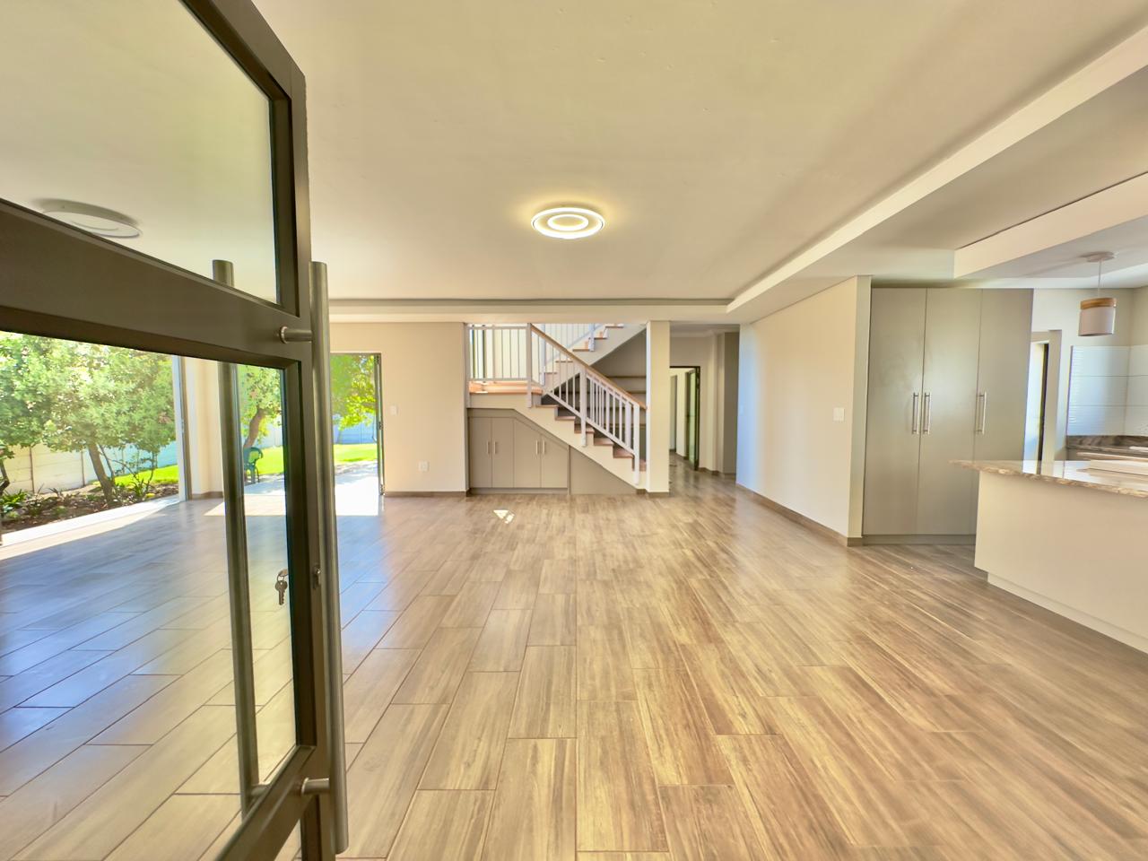 Image 4 of 6