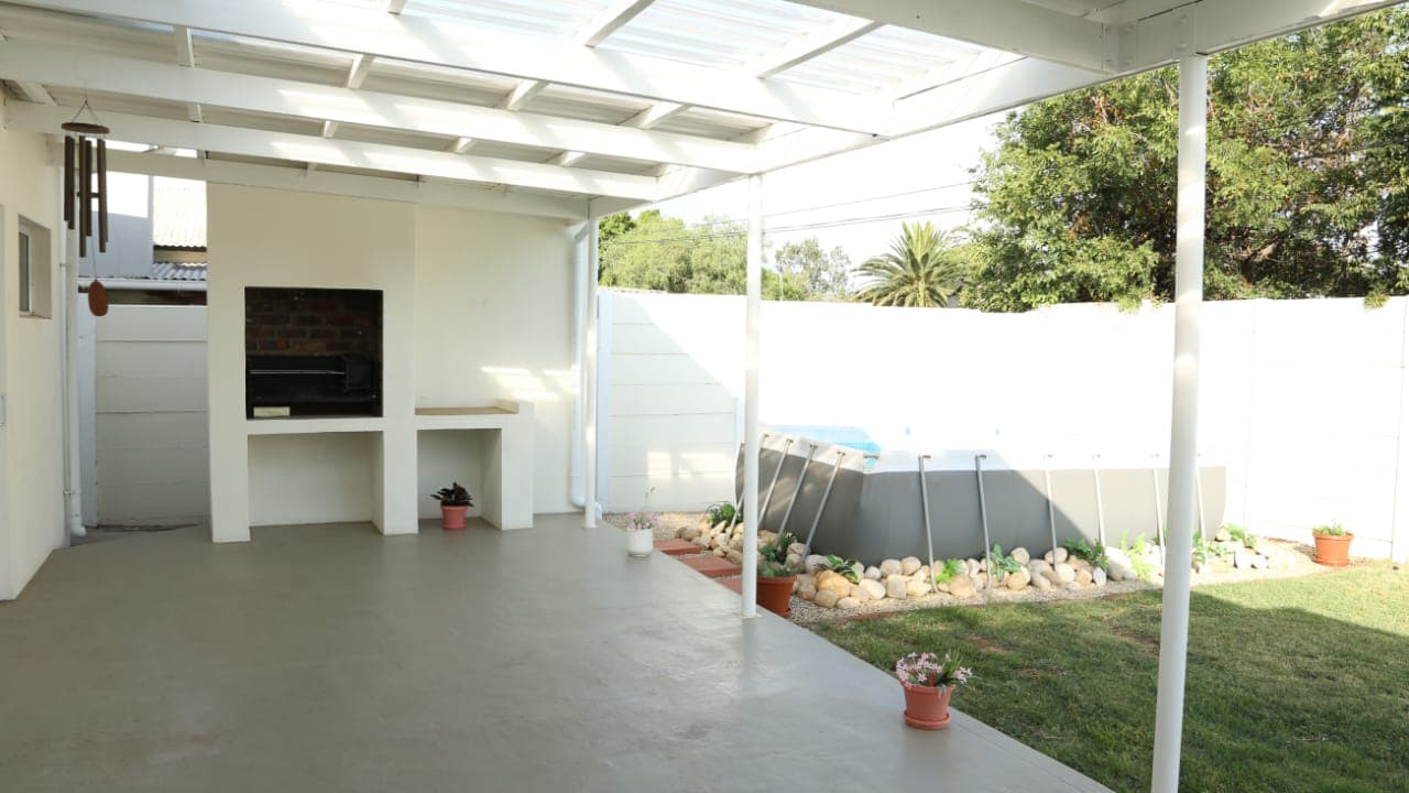 Image 4 of 6