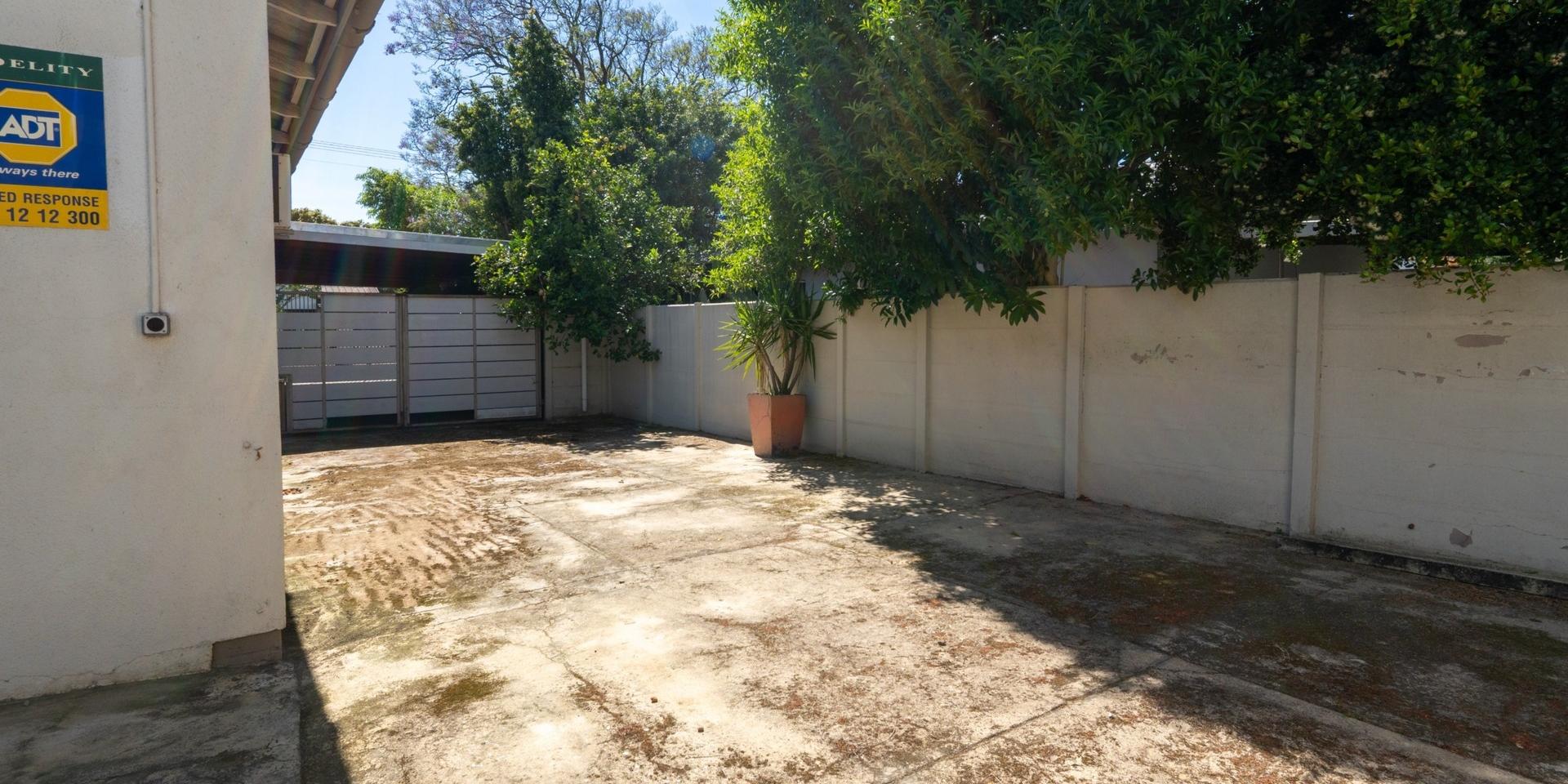 Image 4 of 6
