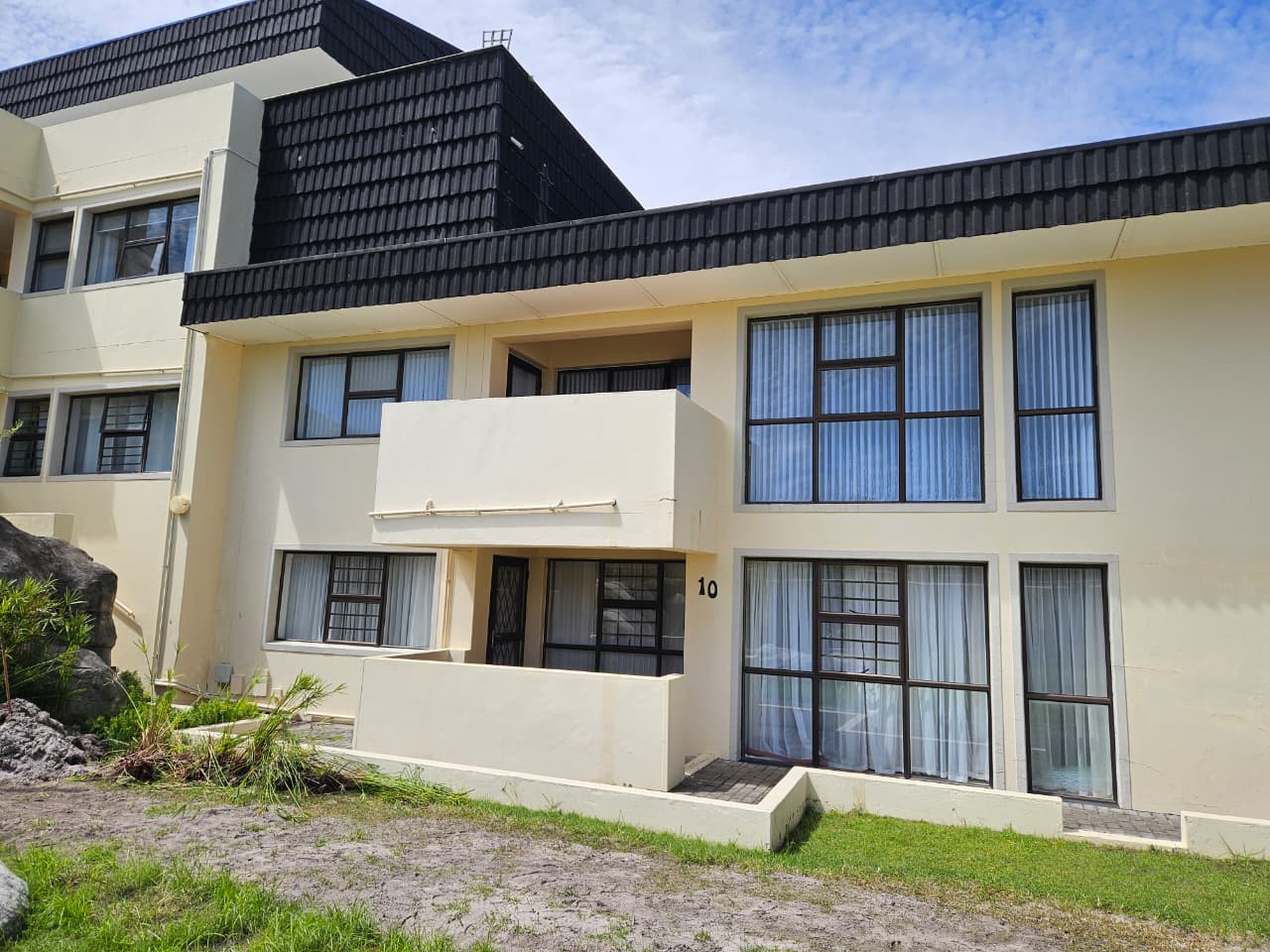 Image 2 of 6