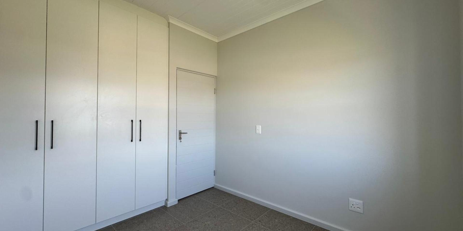 Image 4 of 6