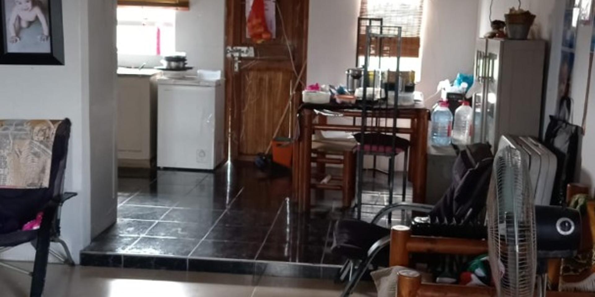 Image 4 of 6