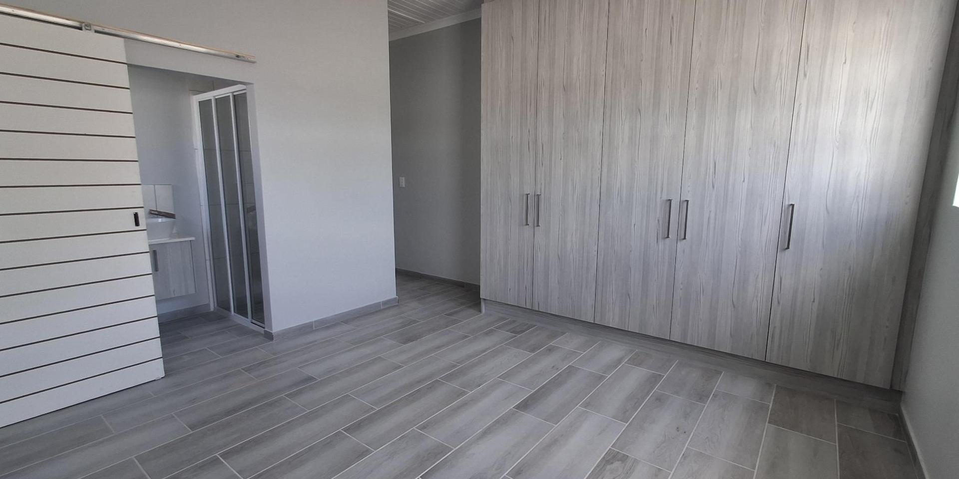 Image 5 of 6