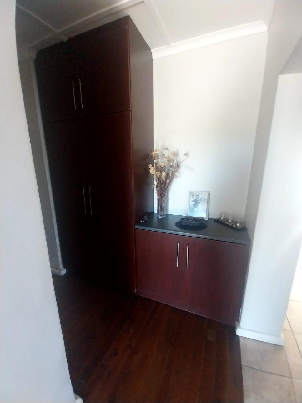 Image 4 of 6
