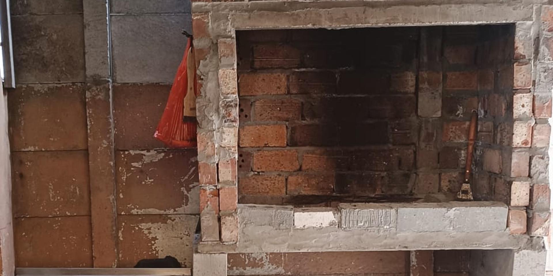 Image 2 of 6