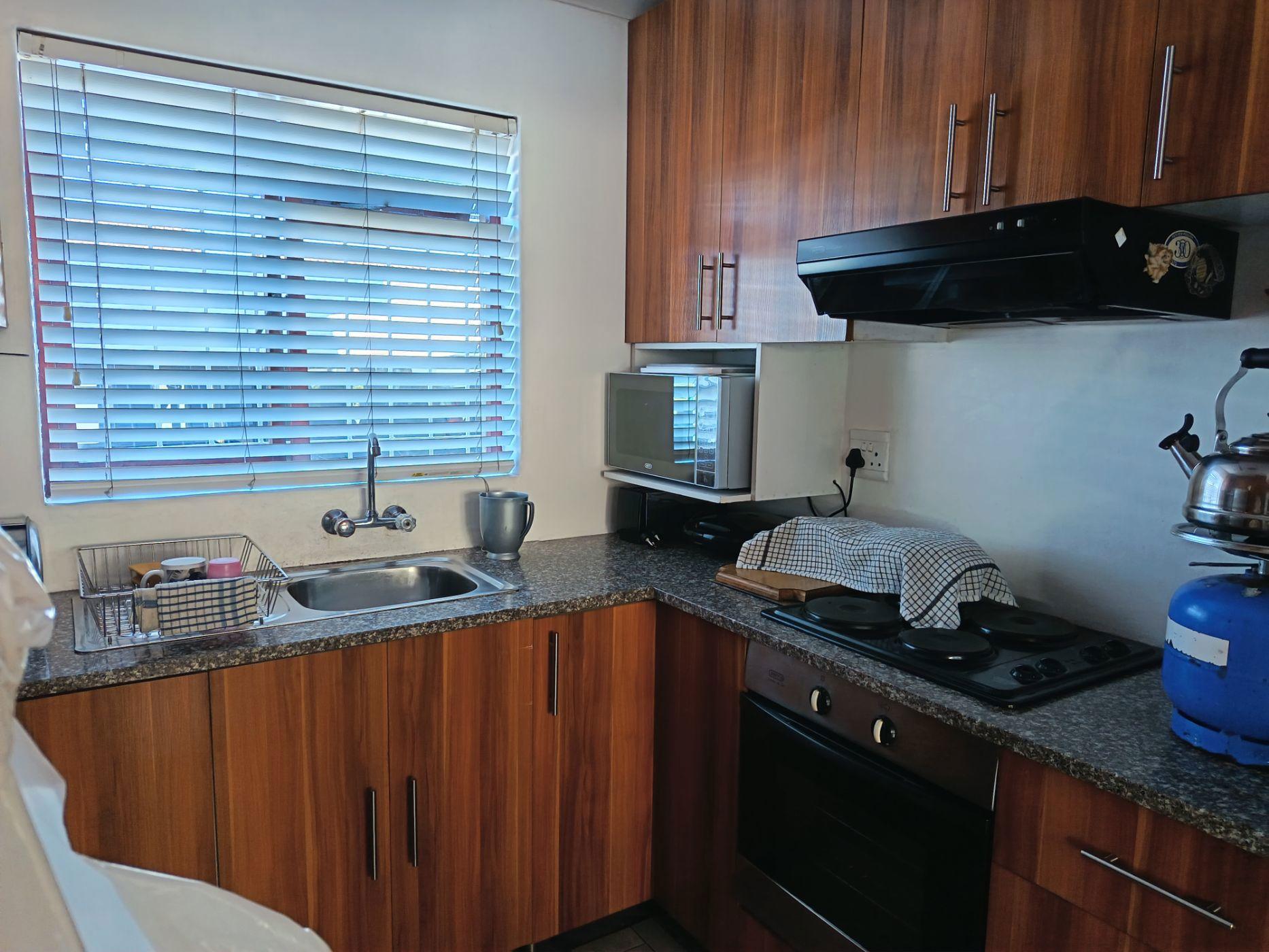 Image 4 of 6