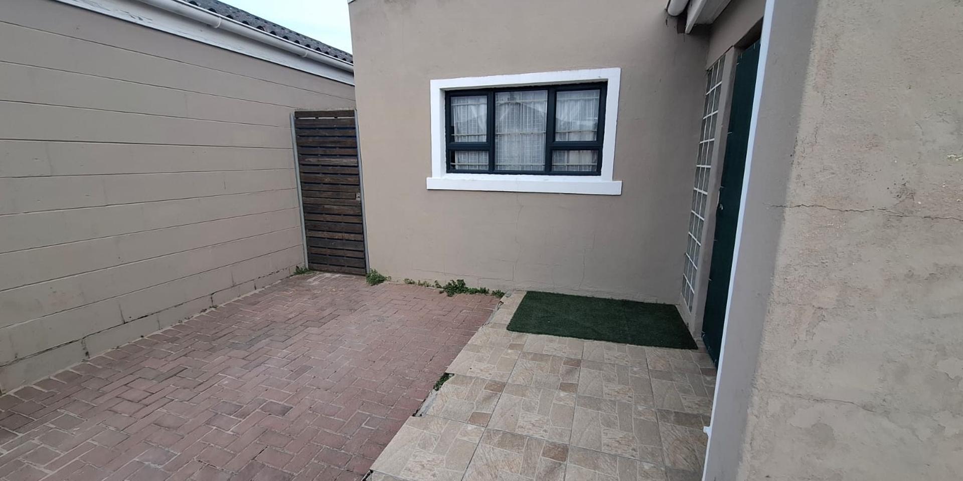 Image 3 of 6