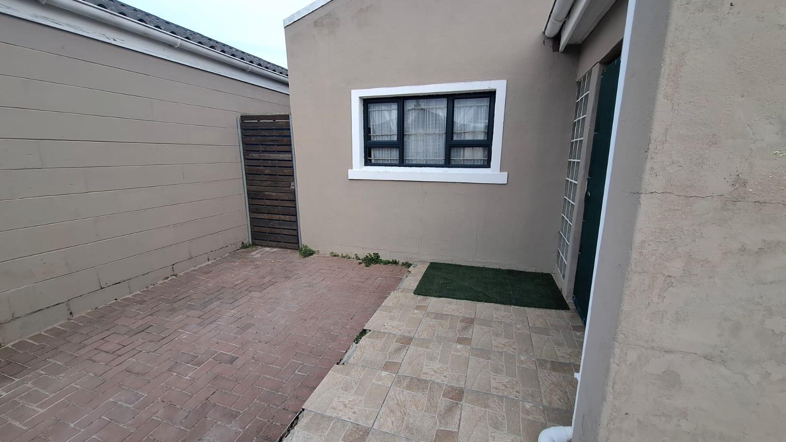 Image 3 of 6