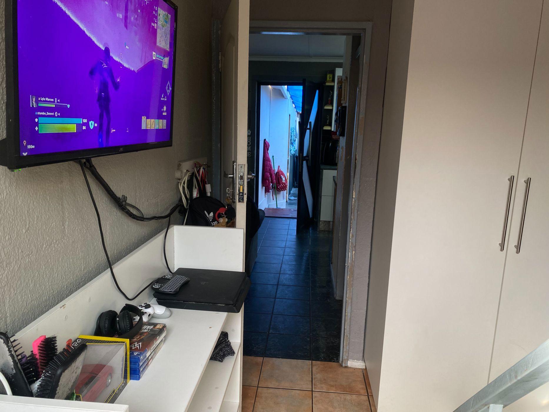 Image 4 of 6