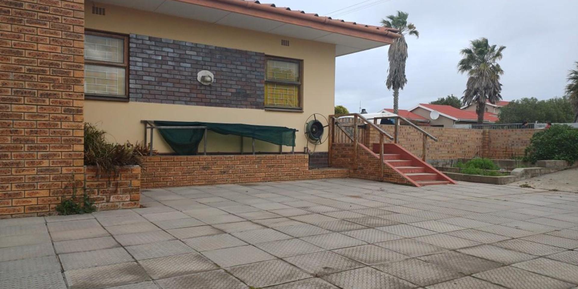 Image 2 of 6