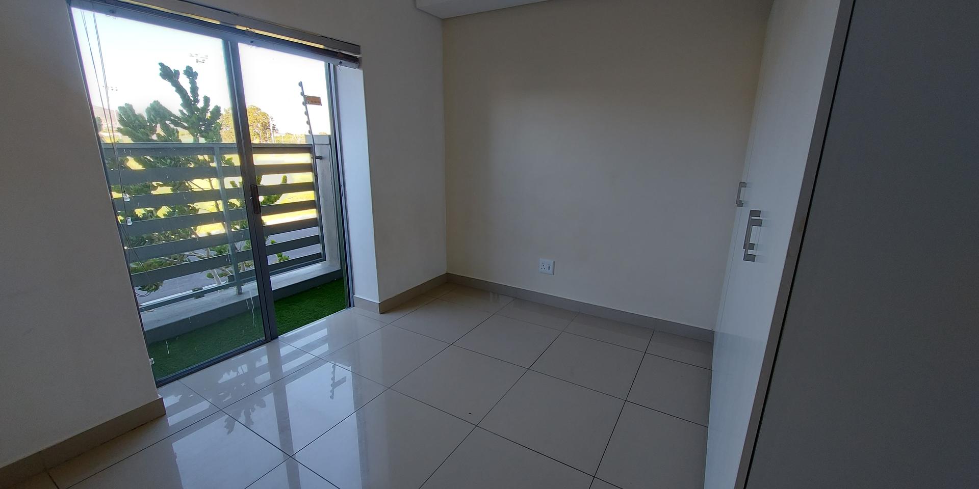 Image 4 of 6
