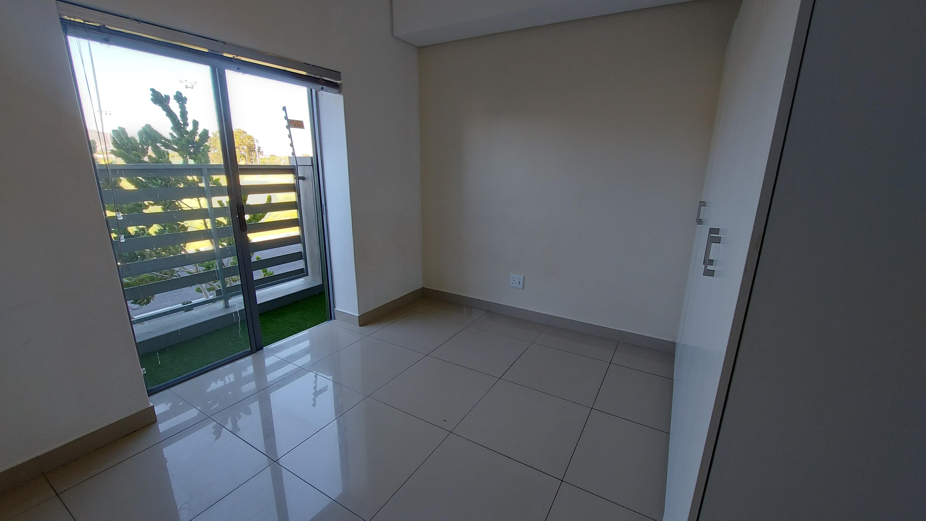 Image 4 of 6