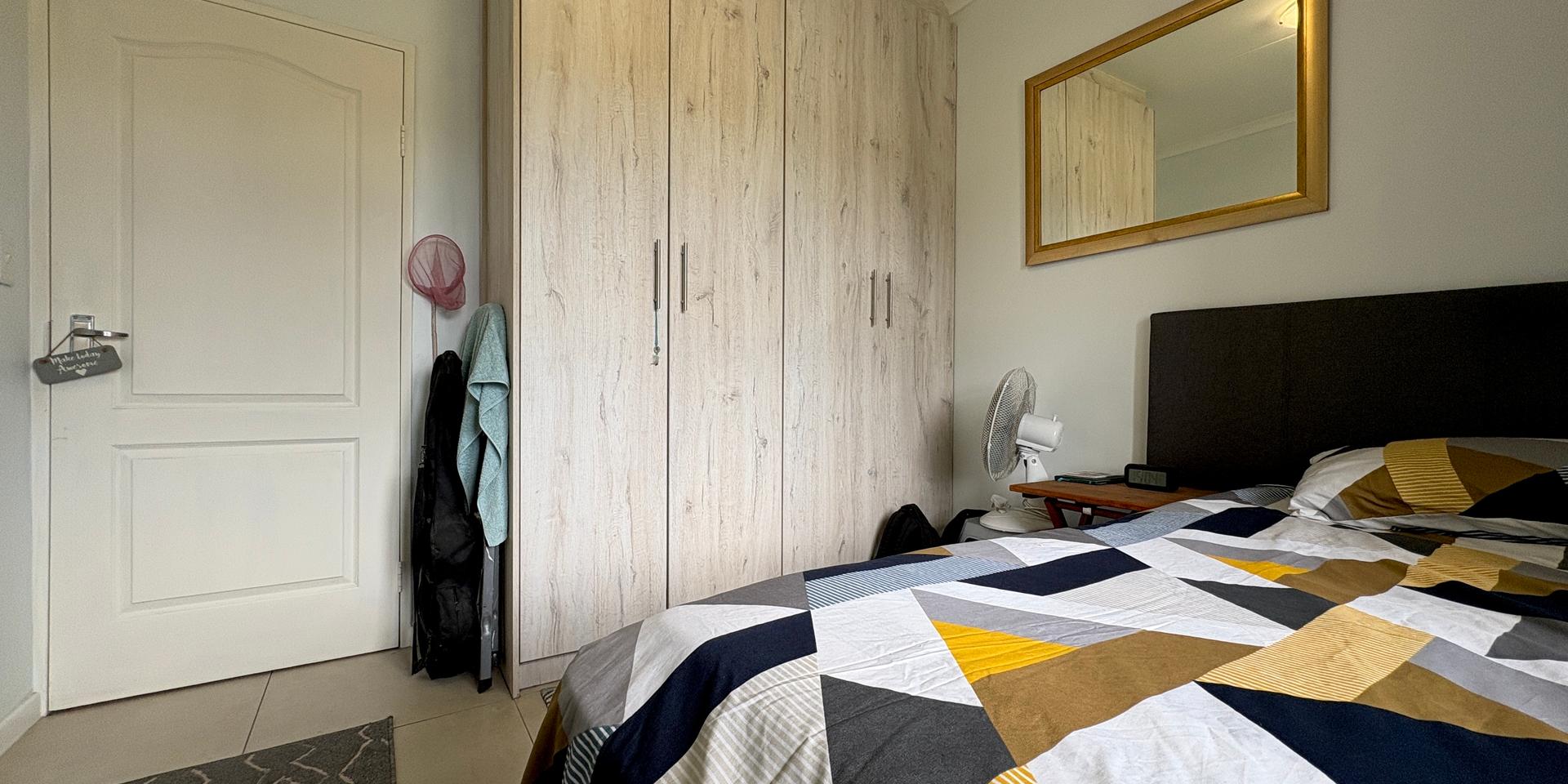 Image 4 of 6
