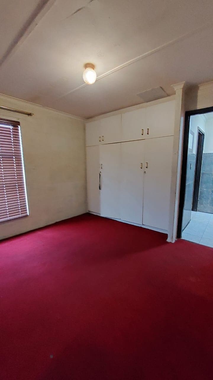 Image 4 of 6