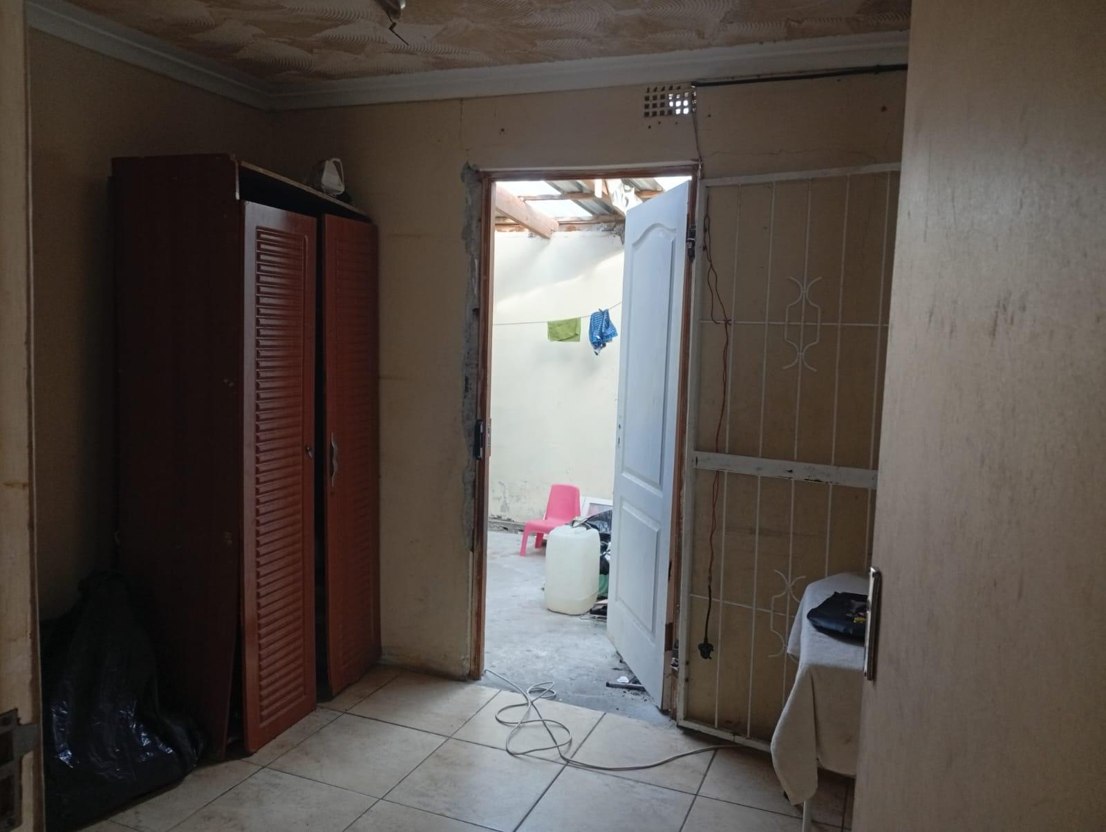 Image 1 of 6