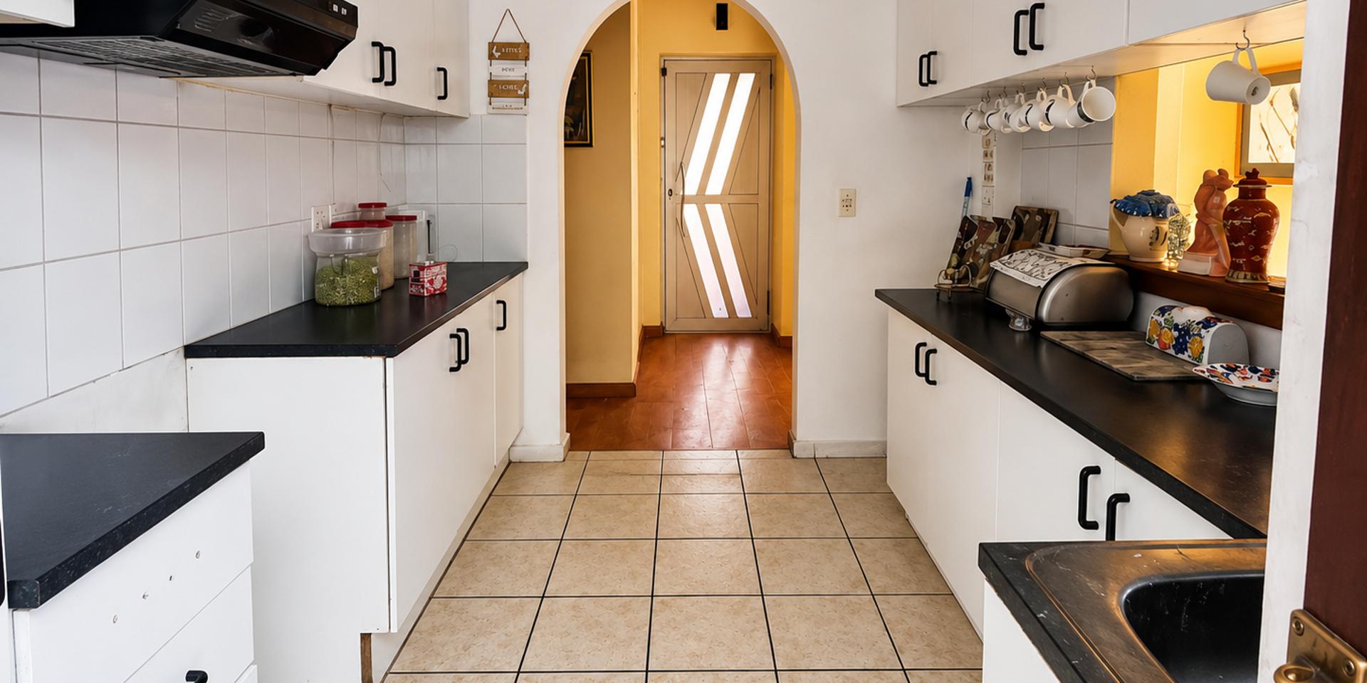 Image 4 of 6