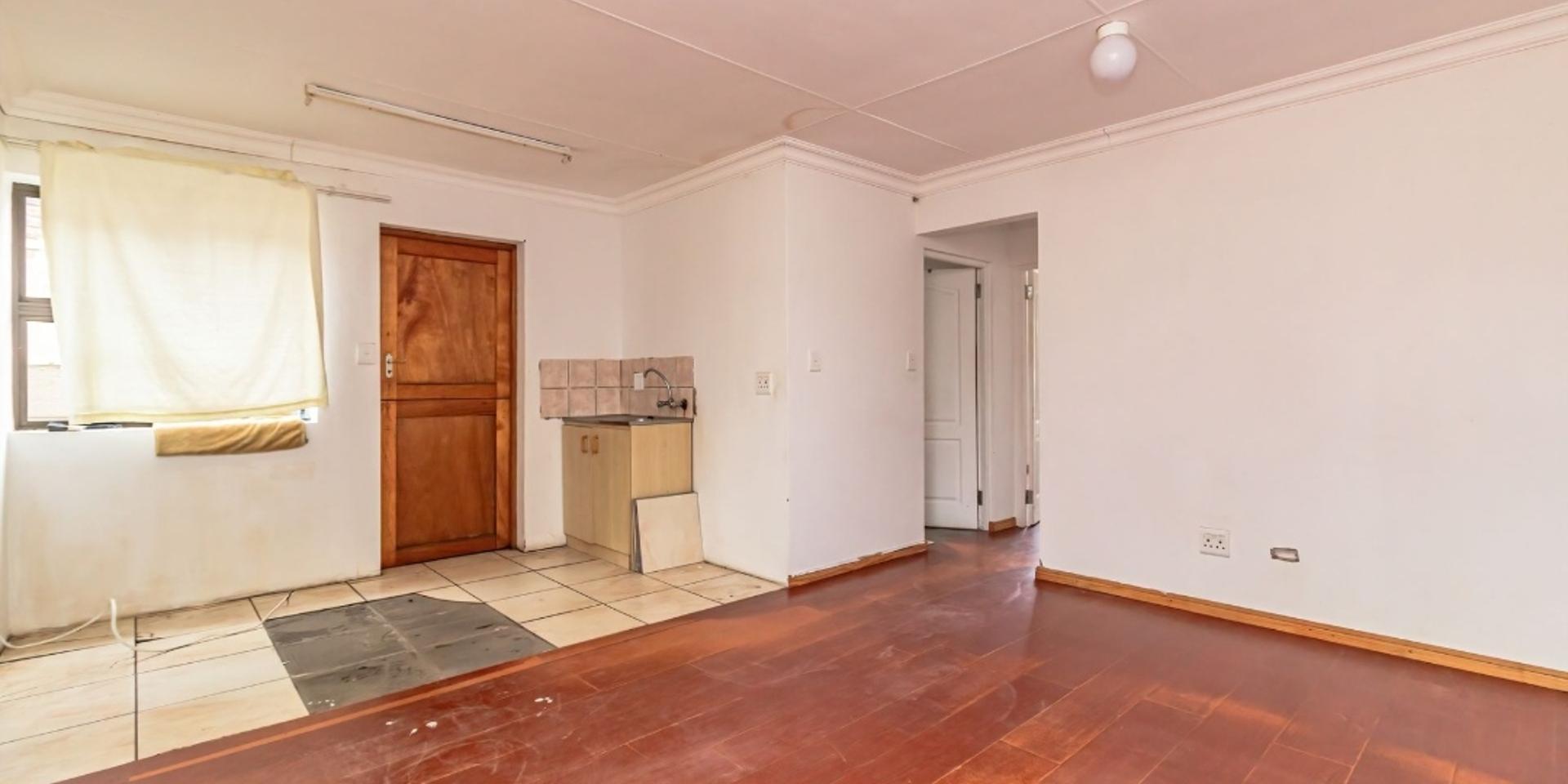 Image 4 of 6