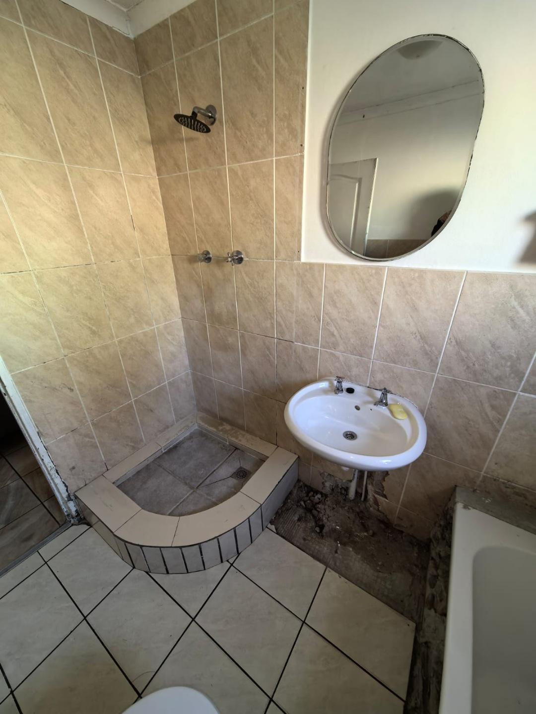 Image 4 of 6