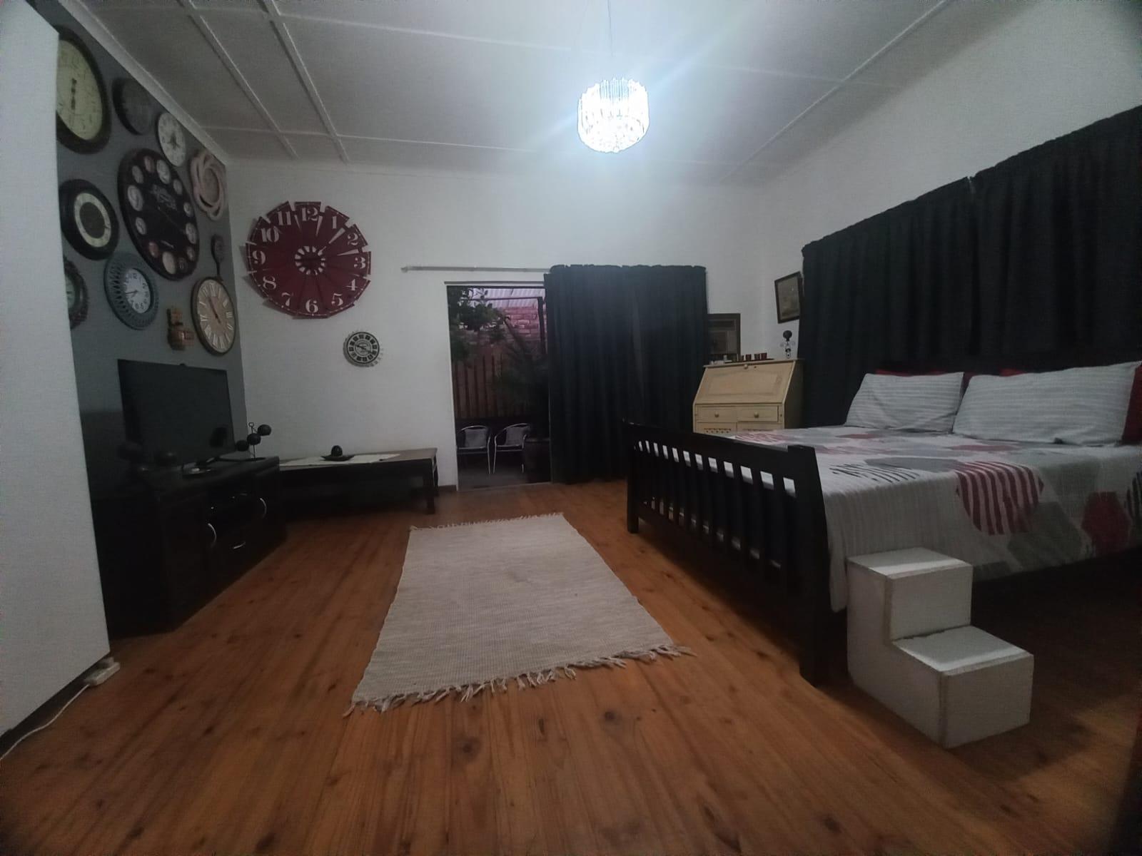Image 4 of 6