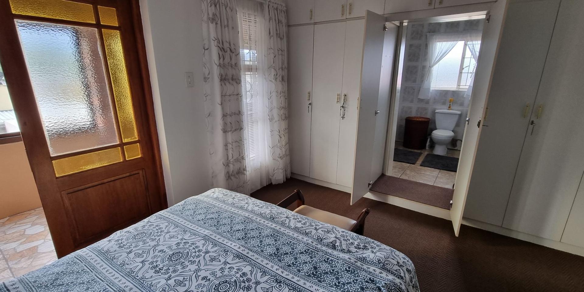 Image 4 of 6